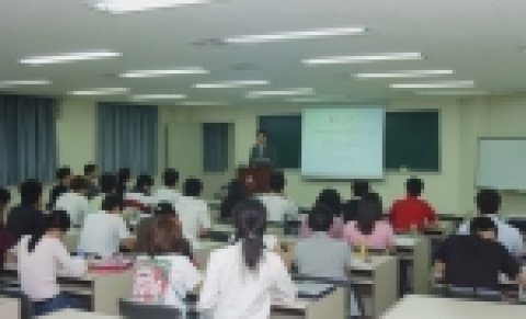 부산은행(은행장 沈 勳 www.pusanbank.co.kr)은 5월 24일 한국해양대학교 경영학부 수강생 30여명에 대해 금융기관의 리스크관리에 대한 현장학습을 실시하였다. 부산은행은 이날 오후 2시 부산은행 범내골 연수원에서 “금융기관 경영론”을 수강하는 학생들을 대상으로 리스크관리팀 실무자의 강의 및 질의응답하는 시간을 가졌다.