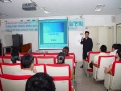 조선대학교(총장 김주훈)는 우수중소기업과 기업은행이 함께 하는 2005년도 신입사원 공동채용설명회를 5월 27일 오후 2시 서석홀 1층 시청각 교육실에서 개최했다.