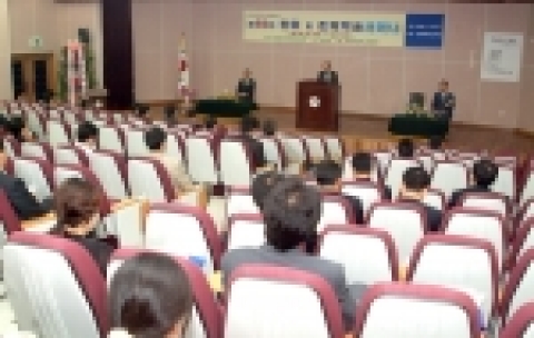 강원대학교(총장 최현섭) 중앙전산원(원장 권호열 교수)은 2005년 5월 27일(금) 오전 10시 법학관 001호 강당에서 ‘한국대학정보화협의 제 48차 총회 및 춘계 학술세미나’를 개최하였다.