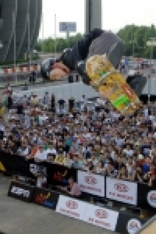 기아자동차㈜가 국내 자동차업계로는 최초로 ‘익스트림 스포츠’(Extreme Sports) 마케팅을 펼친다. 기아차는 26일부터 29일까지 서울 잠실에서 열린 『2005 아시안 X-게임』대회를 공식 후원하였으며, 대회기간 동안 차량 전시행사 및 아마추어 X-게임 대회 개최 등을 통한 스포츠 마케팅을 펼쳤다고 밝혔다.