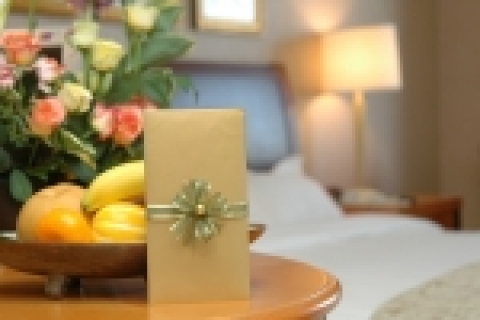 롯데호텔서울과 잠실은 6월 1일부터 30일까지 한달간 내국인과 거류증 소지 외국인을 대상으로 호텔에서 럭셔리한 휴식도 취하고 오페라도 감상할 수 있는  오페라 페스티발 패키지를 선보인다.