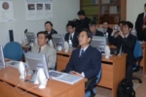 5월 31일(화)에 “제6회 정부혁신포럼(5.24～27)” 참석을 위해 한국을 방문한 도꽝쭝(Do Quang Trung) 베트남 내무장관 일행이 농어촌 지역의 “정보화사업” 우수 사례인 『정보화마을』을 방문하여 한국의 정보화 추진현황을 현장에서 체험했다.