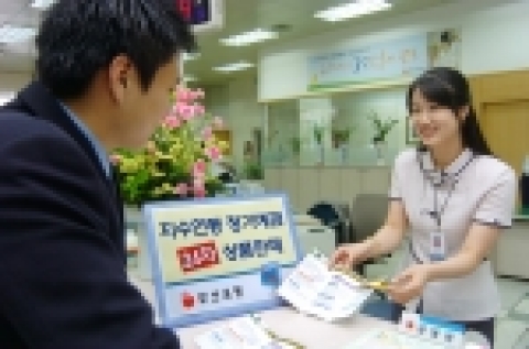 부산은행(은행장 沈 勳 www.pusanbank.co.kr)은 어떠한 경우에도 기본금리 2%를 보장하는 ‘부은지수연동정기예금 24차 상품’을 6월 7일부터 6월 22일까지 한시적으로 판매한다고 밝혔다.