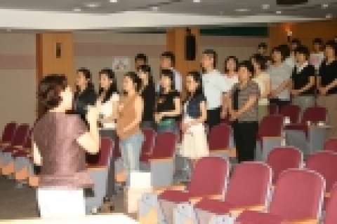 순천향대학교병원 진료협력센터(소장 어수택․호흡기알레르기내과)는 6월 1일 저녁 7시부터 9시까지 원내 동은대강당에서 협력 및 협진병의원 직원 90여명을 대상으로 친절서비스교육을 실시했다.