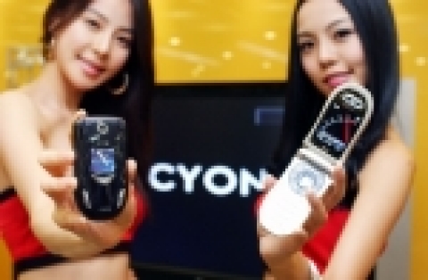LG전자(대표: 金雙秀 / www.lge.co.kr, www.cyon.co.kr)는 6일, 유명 스포츠카의 세련된 디자인을 적용하고, 세계 최초로 휴대폰에 음주 측정 센서를 탑재, 음주 자가진단 기능을 구현한 ‘레이싱폰(모델명: LG-SD410, LG-KP4100, LG-LP4100)’을 출시한다.