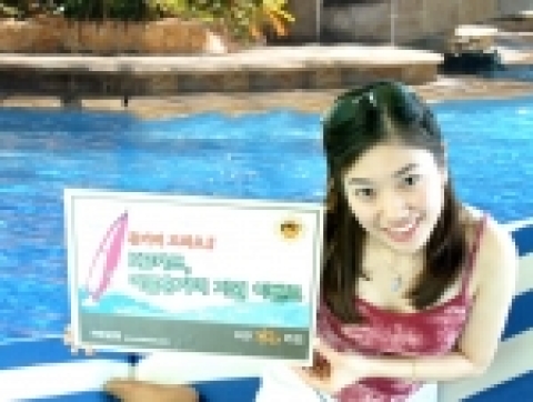 KB카드(www.kbstar.com)는 본격적인 여름을 앞두고 6월말까지 KB카드(KB BC카드, KB체크카드 회원 포함)로 5만원 이상 이용하는 모든 회원을 대상으로 600명을 추첨, 휴가비 100만원, 특급호텔 숙박권 등 다양한 경품을 제공하는 『KB카드 쓰고 Cool하게 여름휴가 가자 !』 이벤트를 실시한다고 8일 밝혔다.