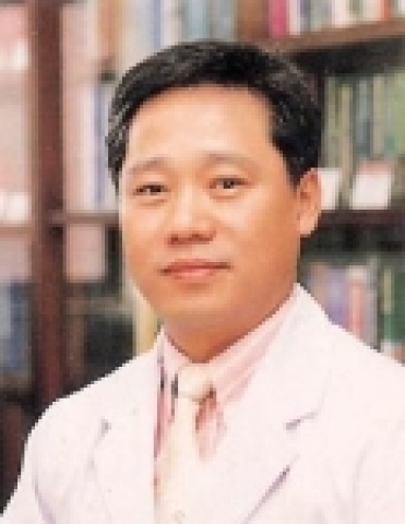 임동윤(林東潤) 조선대 교수(의과대학 의학과)는 대한고혈압학회가 주최한 제4회 연구비 공모에서 ‘흰쥐 적출부신 관류모델에서 니코란딜이 카테콜아민 분비 작용에 미치는 영향’ 연구과제로 우수연구과제에 선정되어 산학협동연구비 1천만원을 지원받는다.