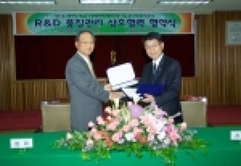 한국과학기술기획평가원(KISTEP)과 농촌진흥청은 6월 8일 농진청  제3회의실에서 공공부문 농업과학 분야의 연구개발 혁신을 위해 ‘R&D 품질관리 아카데미’ 개설 등을 주 내용으로 하는 협약을 체결하였다