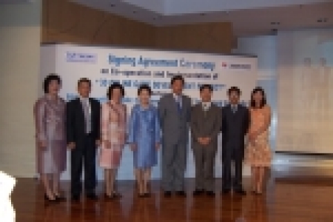 동명정보대학교가 지난 7일 태국 현지에서 TOT(우리나라의 KT에 해당)와 게임교육과정 수출계약을 체결하는 장면.