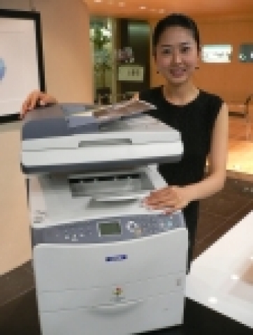 엡손(www.epson.co.kr 대표 : 히라이데 슌지)은 최첨단 Wrap transfer 시스템과 아큐브라이트 토너로 텍스트와 이미지 품질을 한단계 더 업그레이드 시킨 컬러 레이저 복합기, ‘Epson AcuLaser CX11과 CX11F’를 출시한다.