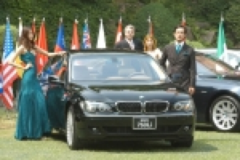 BMW 그룹 코리아(대표이사 김효준)는 13일 서울 신라호텔 영빈관에서 BMW의 최고급 럭셔리 세단인 7시리즈의 내외부를 새롭게 업그레이드한 뉴 7시리즈 신차발표회를 개최하였다.