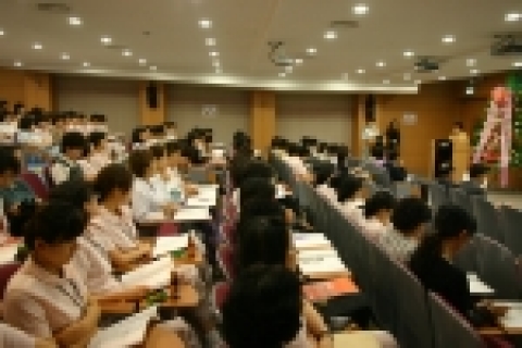 순천향대학교병원 간호부(부장 정양숙)는 6월 10일 원내 동은 대강당에서 의료원 산하 부천, 천안, 구미병원 간호부장과 200여명의 간호사들이 참석한 가운데 간호 학술대회를 개최 하였다.