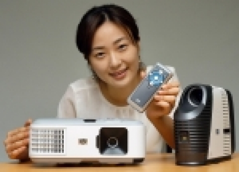 한국HP(대표 최준근, www.hp.co.kr)가 선보인 뛰어난 이미지 품질과 탁월한 연결성의 동급 최강의 기능을 갖춘 HP vp6315/6325시리즈와 세련된 디자인과 탁월한 무선 기능, 휴대성이 돋보이는 HP mp3135 디지털 프로젝터를 출시하였다.