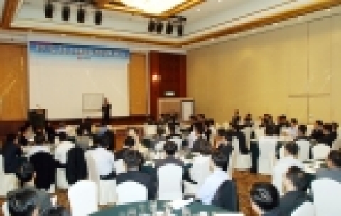 조흥은행(www.chb.co.kr 은행장 崔東洙)은 6월 15일 르네상스 호텔 3층 다이아몬드볼륨 1실에서 서울소재 우수기업체 CEO와 CFO를 대상으로 경제특강 및 파생상품 세미나를 개최했다