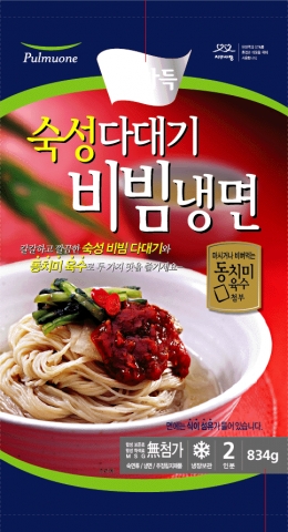 풀무원(대표: 이규석, www.pulmuone.com )은 칼칼하고 깔끔한 숙성 다대기 비빔장의 매운 맛과 동치미 육수의 시원한 맛을 동시에 즐길 수 있는 ‘숙성다대기 비빔냉면(4,200원/2인분)’을 출시했다.