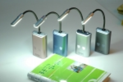 다양한 용도의 휴대형 독서등 "Book Mate"