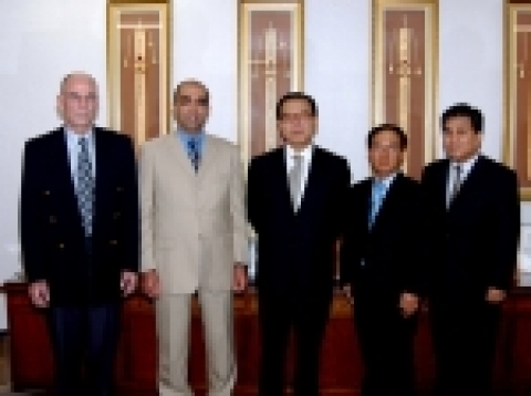 2006년 카타르 도하 아시안게임 조직위원회 사절단이 쌍용정보통신 16층 전시룸을 방문한 모습. 

사진 왼쪽부터 도하 아시안게임 조직위원회 프로그램 Manager 나이젤 카도