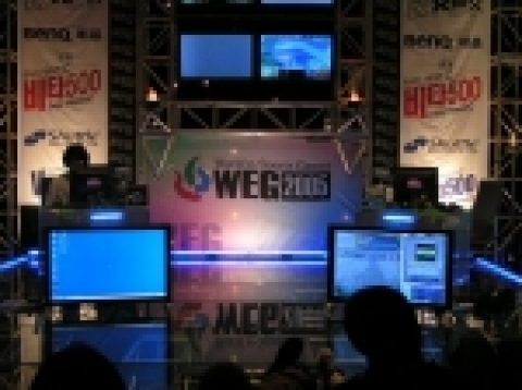 셔틀의 독점 공급사인 디지탈파이오스는(http://www.digitalpious.com) 세계 프로 게임대회인 WEG2005(World E-sport Game)2차 시즌에 셔틀의 
