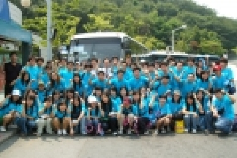 동의대 학생 700여명은 6월 20일부터 울산 온상, 전북 무주, 경남 남해, 경북 영천 지역 등 11개 지역에서 2005학년도 여름농촌봉사활동을 펼친다.