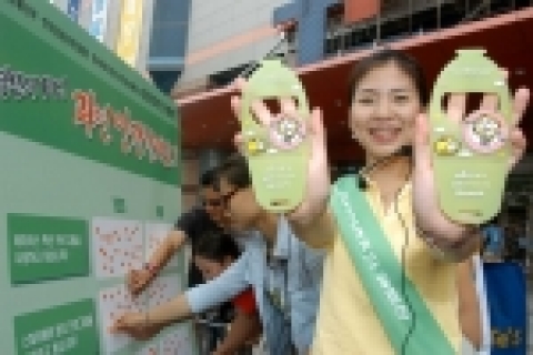 한국마이크로소프트는 사이버 공간에서의 청소년 보호를 위한 ‘건강한 PC만들기’ 를 위해 ‘정보보호 거리 홍보’ 행사를 실시, PCsmile 사이트에 청소년 보호 콘텐츠를 싣고 홍보 이벤트를 진행한다.