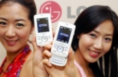 LG전자(대표: 金雙秀 / www.lge.co.kr)가 반자동 슬라이드 방식을 적용한 초박형 디자인의 ‘슬림 슬라이드폰(LG-SD290)’을 출시했다.