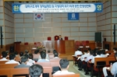 조선대학교(총장 김주훈)는 광주·전남지역 대학교 및 전문대학의 기획실, 산학협력단 관계자를 대상으로 ‘대학구조개혁 추진 방향에 대한 설명회 및 지방대학의 위기 타개 방안에 대한 초청강연회’를 6월 28일 오후 3시 법과대학 모의법정에서 개최했다.