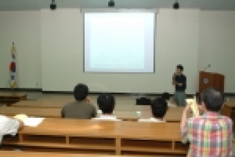 강원대학교 미디어서비스연구센터는 2005년 6월 29일(수) 오후 2시 아산관(정보통신연구소) 대회의실에서 DMB 기술 특강을 개최했다.