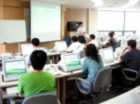 건강보험심사평가원 및 의약단체, 전문요양기관 전산담당자 40명이 현대정보기술 용인교육센터에서 ‘JAVA 기반 웹 개발자 집중 교육’을 받고 있다.