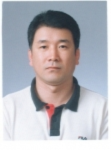 광주광역시는「제8회  행정인상」수상자로 정보화담당관실에서 근무하고 있는 통신7급 이 상 용(남, 43세)씨를 선정하여 7월 1일 개최될 7월 정례조회시 광주광역시장 표창과 함께 금일봉을 수여한다.