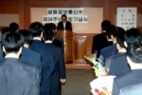 강복수 사장이 창립기념사를 낭독하는 장면
