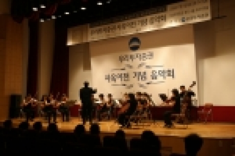 우리투자증권(사장:朴鍾秀)은 7월 1일(금) 사옥이전을 기념하고 새로운 보금자리에서 힘찬 도약을 시작하기 위한 ‘사옥이전 기념음악회’를 개최하였다.