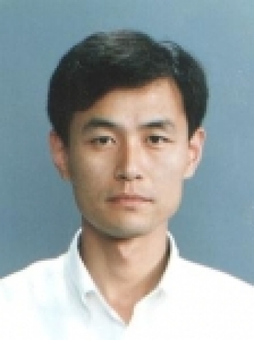 한국과학기술연구원(KIST･원장 김유승)은 ‘이달의 KIST인상’(7월) 수상자로 광전자재료연구센터 홍재민(洪宰珉･43, 사진) 책임연구원을 선정하여 4일 시상하였다.