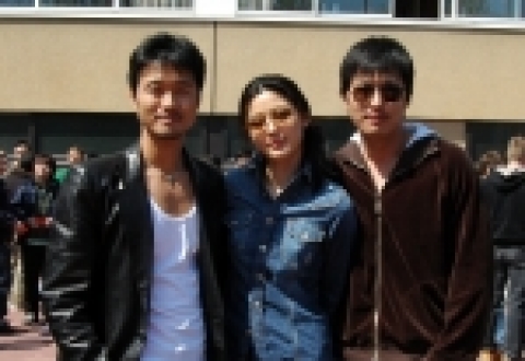 2005년 최고의 기대작으로 주목 받고 있는 전지현 , 정우성 , 이성재 주연의 영화 '데이지'(감독 유위강, 제작 아이필름)가 네덜란드 올 로케이션 촬영을 모두 마쳤다.