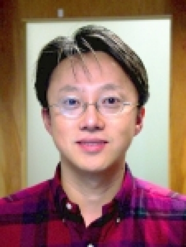 KAIST 물리학과를 졸업한 윤석현(尹錫賢, 35) 박사가 최근 美國 하바드대 의대 교수로 임용되었다.