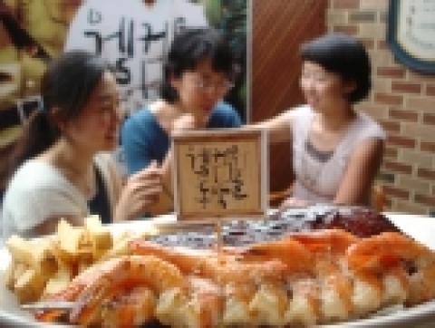 베니건스는 영화 "웰컴투 동막골"과 함께 세트메뉴를 마련하고 주문고객 선착순 1만명에게 영화 예매권 2매씩을 증정한다.