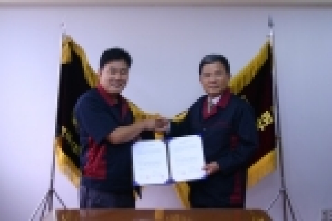 넥센타이어(www.nexentire.com 대표 강병중)가 자동차관련업계 최초로 2005년 임금협상을 완전 타결했다.