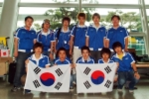 ESWC2005 본선 출국 직전의 한국 선수들의 모습