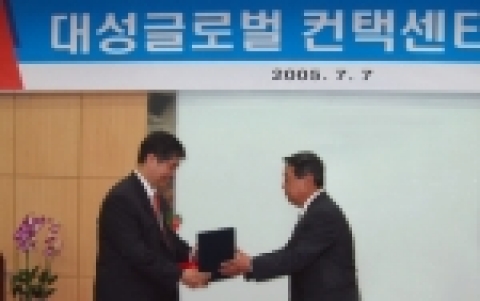 대성글로벌네트웍 김영훈 회장(좌)과 베니트 하경호 전무이사(우)