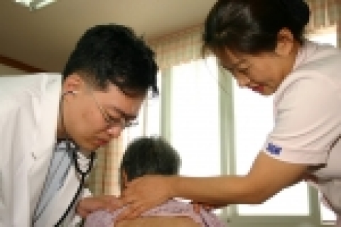 순천향대학교병원 의료봉사단은 7월 9일부터 10일까지 1박2일의 일정으로 서해 고도인 인천시 옹진군 덕적면 소야리를 찾아 무료진료 활동을 펼쳤다.