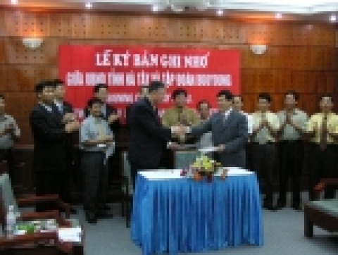 부영은 7월11일 베트남 하떠이성에서 이중근회장과 하떠이성장 부휘황(Vu Huy Hoang) 등 관계자들이 참석한 가운데 하떠이성 內 신도시개발사업 및 Kien Hung지역 스포츠