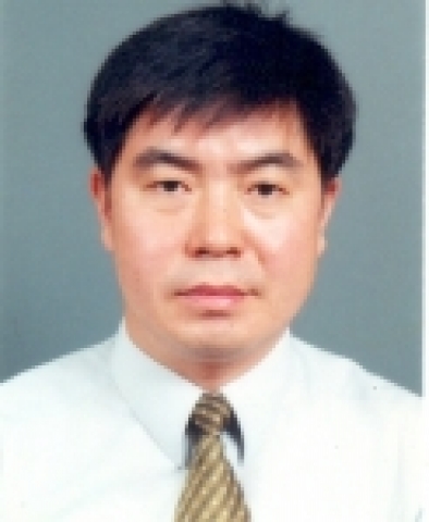 도메인 등록 및 관리 전문기업 아이비아이(http://아이비아이, 대표 김덕곤)는 지난 7월 8일부로 김덕곤 전무(사진)가 대표이사로 취임했다고 밝혔다.