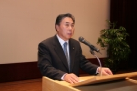 경영혁신을 설파하고 있는 한국산업은행 유지창 총재