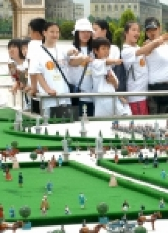 까르푸는 한국 P&G와 공동으로 인천 구월점 리뉴얼 오픈을 기념, 7월 16일‘장애우와 함께 꿈꾸는 내일”을 주제로 미니어처 테마파크인 아인스월드에서 인천지역 장애우를 초청, 까르
