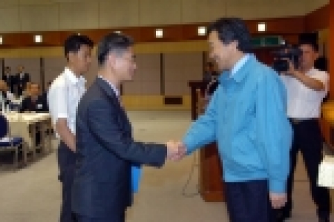 손학규 경기도지사는 경기중소기업지원센터 대회의실에서 가진 7월중 기우회 월례회를 가졌다.