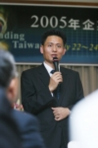 삼성전자 홍보팀 황성수상무가 대만의 다국적기업 30여개사 최고경영자와 경제장관 등 관료 등에게 '삼성의 브랜드 마케팅'을 주제로 발표하고 있다.