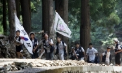 엘리트학생복을 만드는 ㈜에리트베이직(대표 홍종순)은 사회복지공동모금회와 함께 보육원 어린이 40여명을 초청, 지난 20일부터 22일까지 2박3일간 울릉도와 독도에서 `엘리트 나라사랑 독도캠프'를 개최했다.