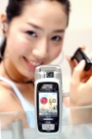 LG전자(대표: 金雙秀 / www.lge.co.kr)가 국내 최초로 업 앤 다운(Up & Down) 슬라이드 디자인을 채택한 블루투스 뮤직폰을 출시했다.