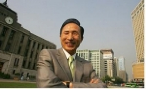 International Herald Tribune지에서는 2005년 7월 25일자 신문에 보도된 이명박 시장.
