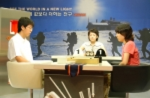 강동윤3단이 여전사 박지은 6단을 꺾고 처음 결승 무대에 올라섰다. 지난 7월 26일 한국기원 바둑TV 스튜디오에서 벌어진 <제5기 오스람코리아배 신예연승최강전> 준결승전에서 강동윤 3단은 박지은 6단을 상대로 285수만에 백 6.5집 승리를 거두며 결승에 진출했다.