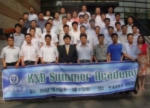KNB Summer Academy2기 수료생들이 기념촬영을 하고 있다